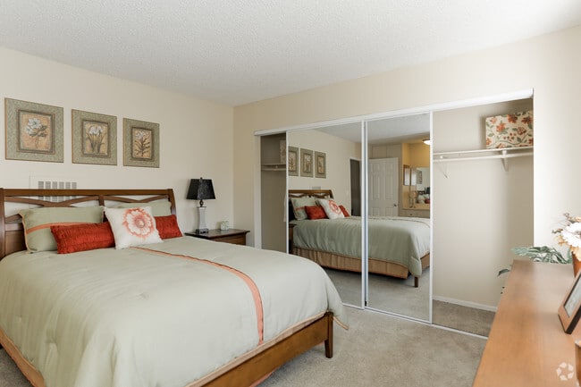 1BR, 1BA - 850 SF