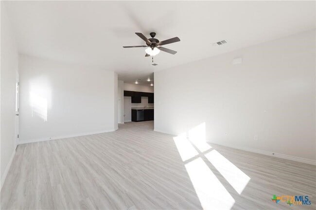 Photo - 508 W Avenue B