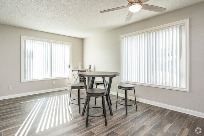 2BR, 3BA - 1150SF - Dining Room