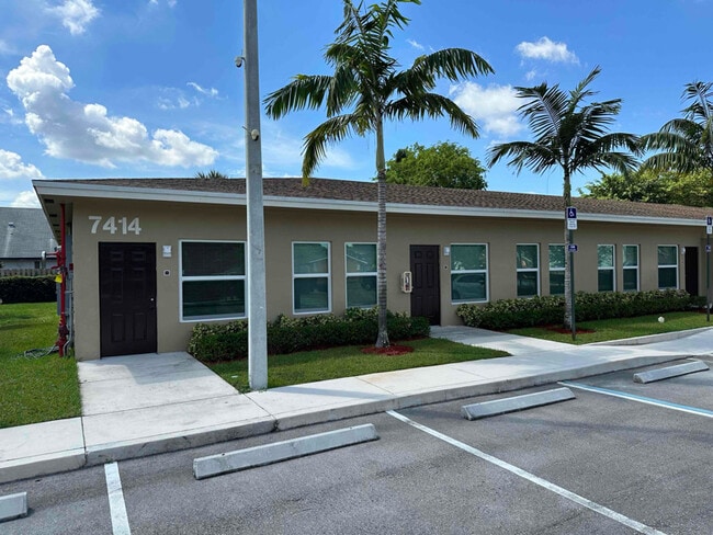 Building Photo - 7410 SW 10th Ct