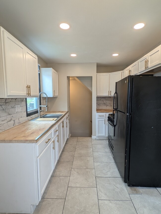 Photo - 18116 Bloom St