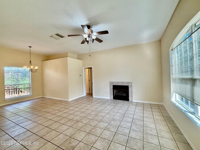 Photo - 2418 Hydrangea St