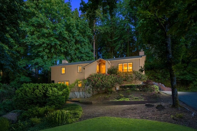 Photo - Beautiful 3 bedroom home in Lake Oswego!