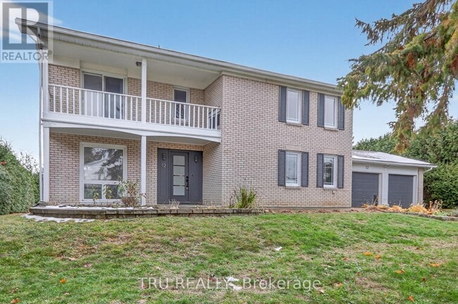 Photo - 12 Apache Crescent