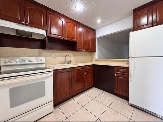 Building Photo - 20520 NW 15th Ave Unit 218 Rental