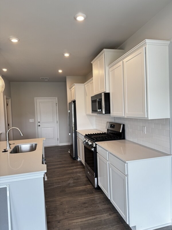 Photo - 142 Gervais Cir