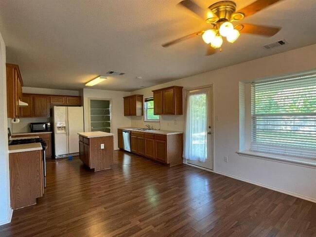 Photo - 2505 Winslow Dr