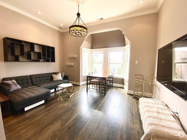 Building Photo - Charming 2bd/1bth w/SUV Parking & Storage Rental