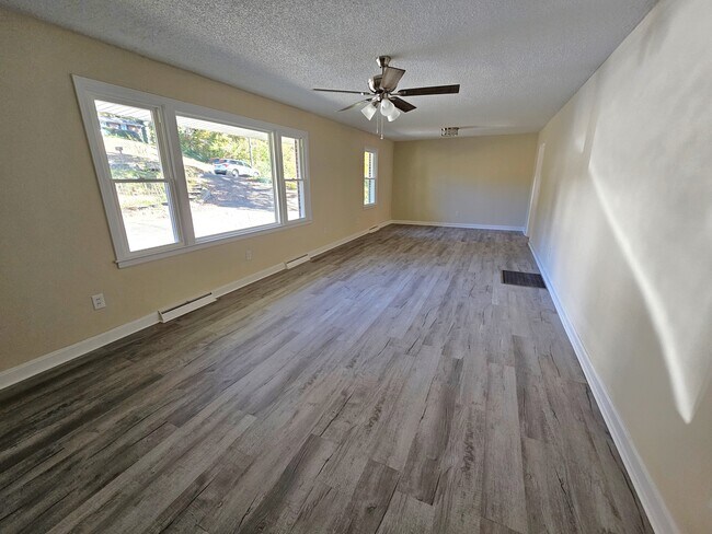 Photo - 609 Memorial Dr Ext