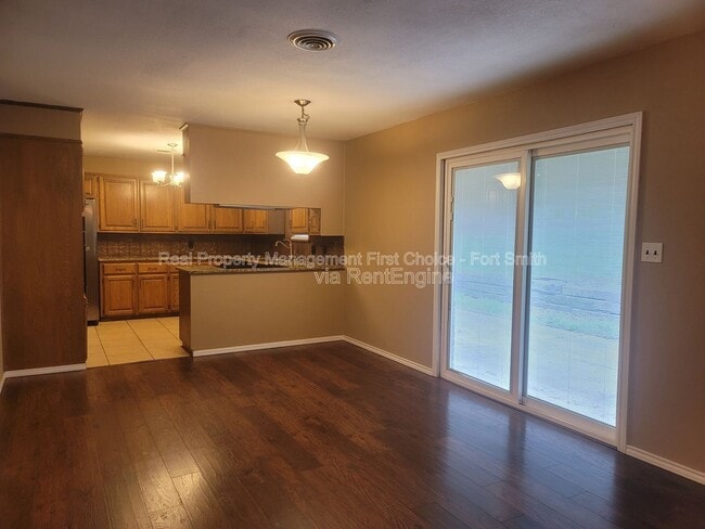 Photo - 306 Elfen Glen St