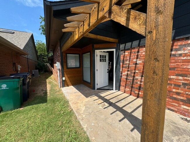 Building Photo - Cute Northwest OKC Home