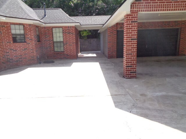 21722 Tophill Dr