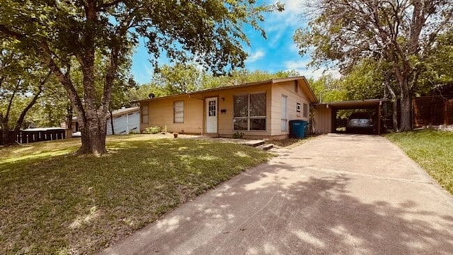 Building Photo - Clean South Austin 3/1 House w/ Carport, Private fenced yard Near First St not far from Ben White
