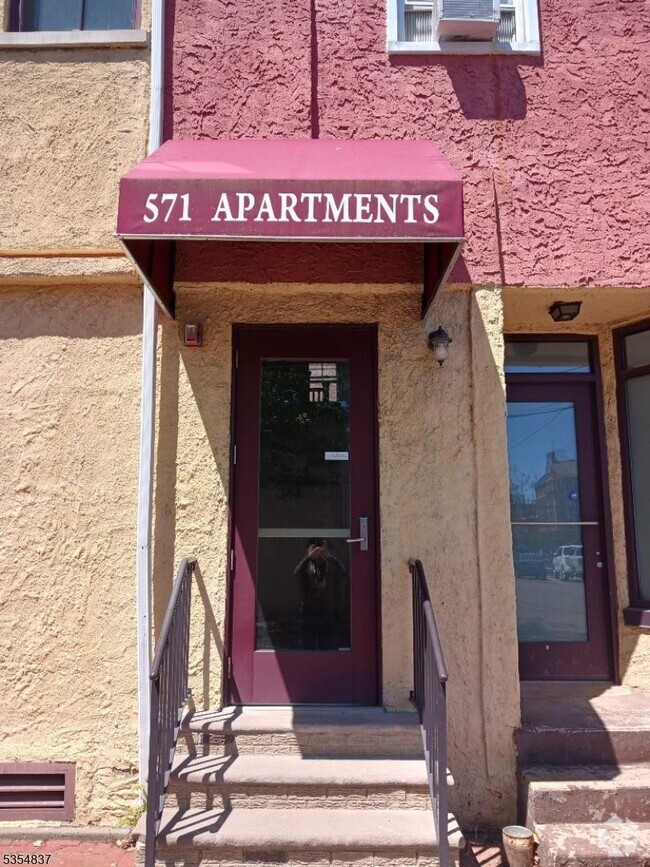 Building Photo - 571 Bloomfield Ave Unit 5 Rental