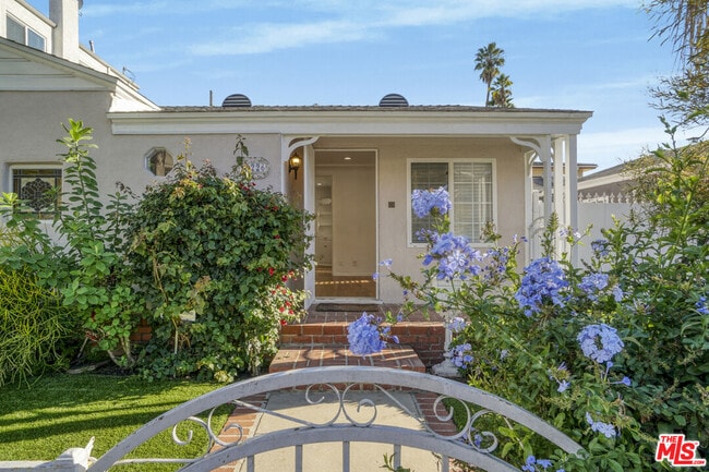 Photo - 10226 Regent St