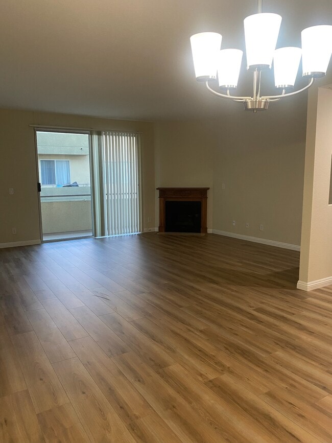 C Unit #200 - Villa Dickens