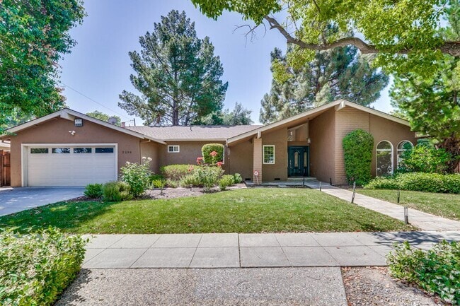 Building Photo - Recently Remodeled Home- Gourmet Kitchen- ...