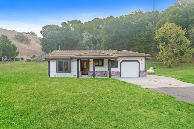 Building Photo - 105 Hampton Rd