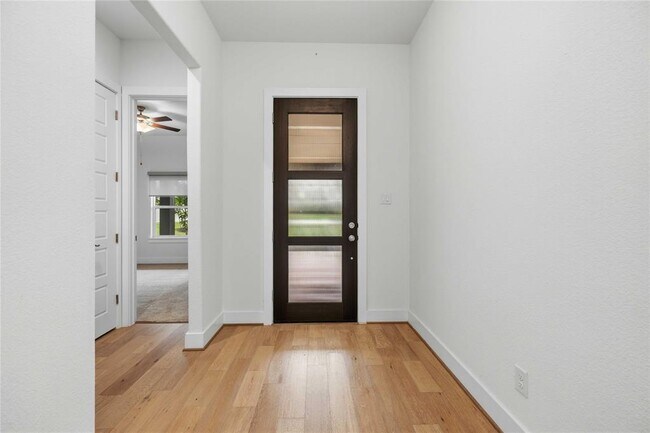 Photo - 401 Sitlington Ln