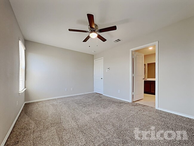 Photo - 1904 Strongbark Dr