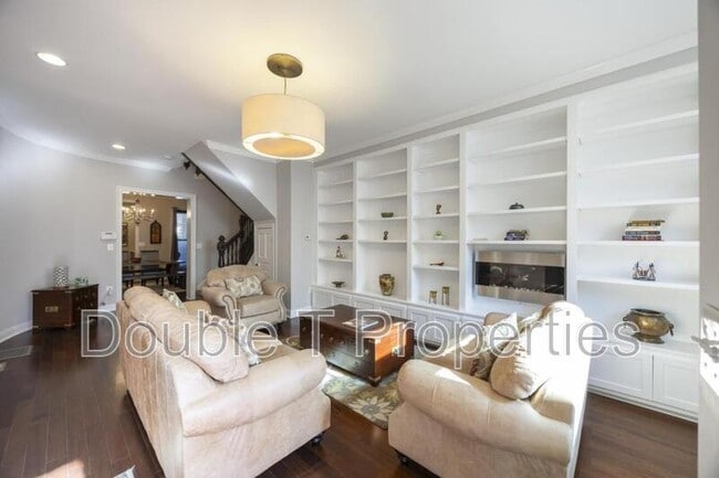 Photo - 314 E 22nd St