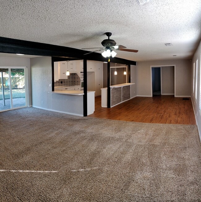 Photo - 4806 Lindale Dr