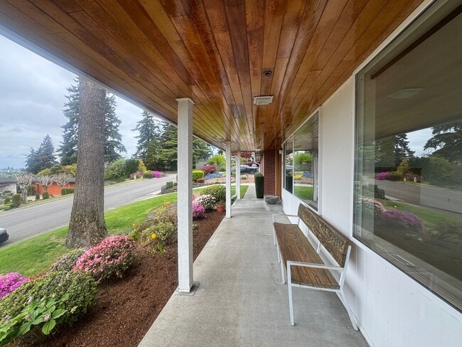 Photo - Stunning Three Bedroom With Amazing Views!