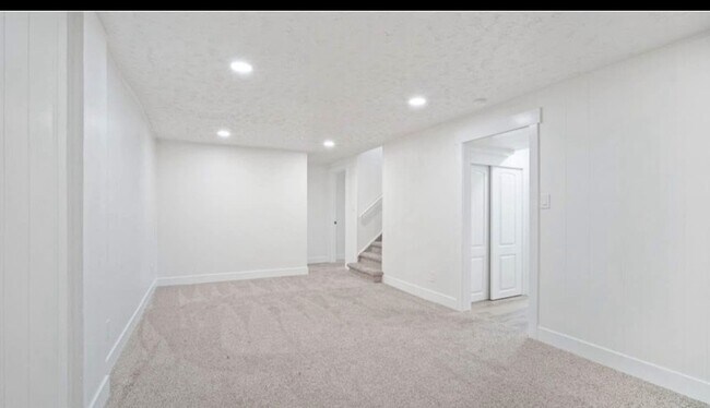 Photo - 446 E Mountain View Dr