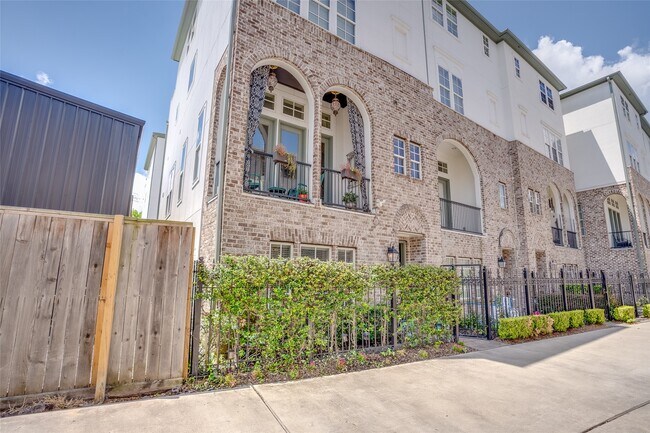 Photo - 1102 Thompson St