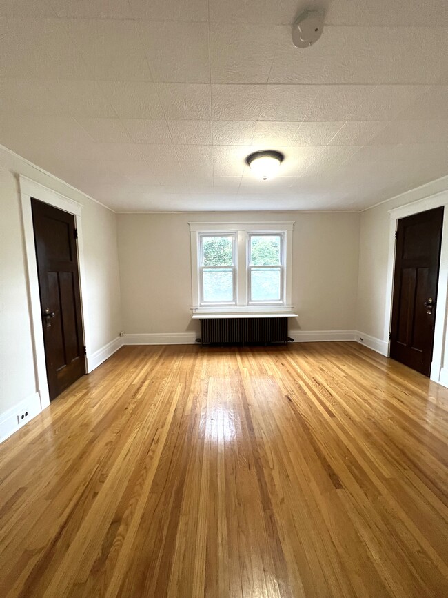 Living Room has 2 spacious walk-in closets for extra storage - 61 Hirschfield Dr Unit Upper