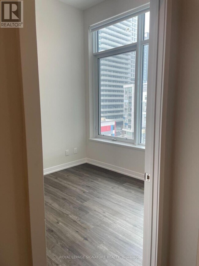 Photo - 25 Nicholas Ave Unité 704