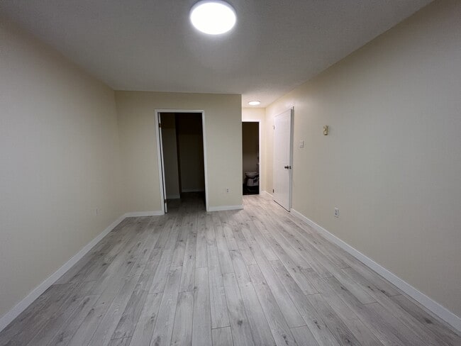 Photo - 76 Base Line Rd W