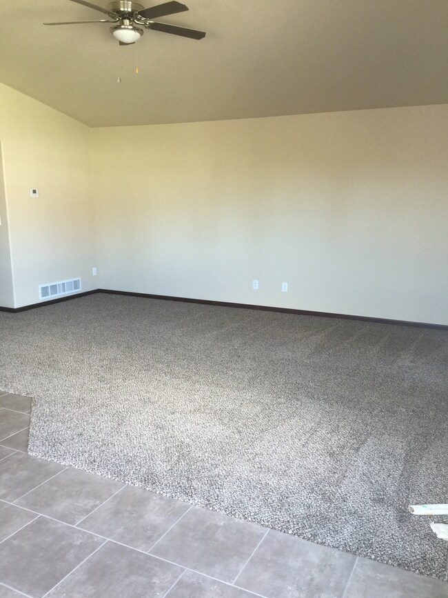 Photo - Quality Built Twinhome North Bismarck 2Bedroom 1 1/2 Bath SORRY NO PETS!!