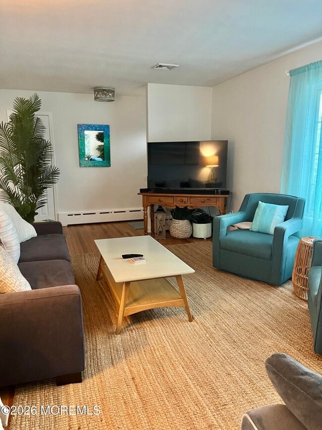 Photo - 2001 Main St