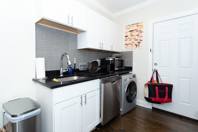 Photo - 3819.5 N Greenview Ave Unit W3