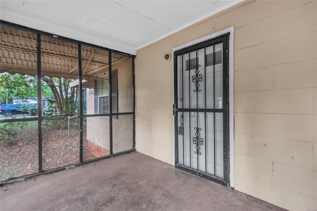 Photo - 2614 Skyline Ave