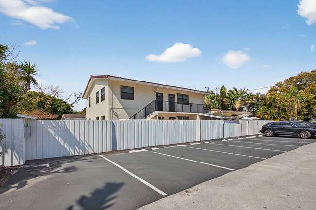 Building Photo - 1501 NE 7th Ave