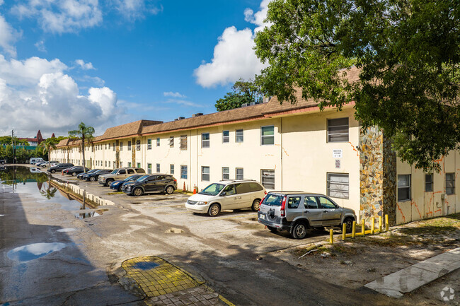 Photo - Bristol Court Apartments
