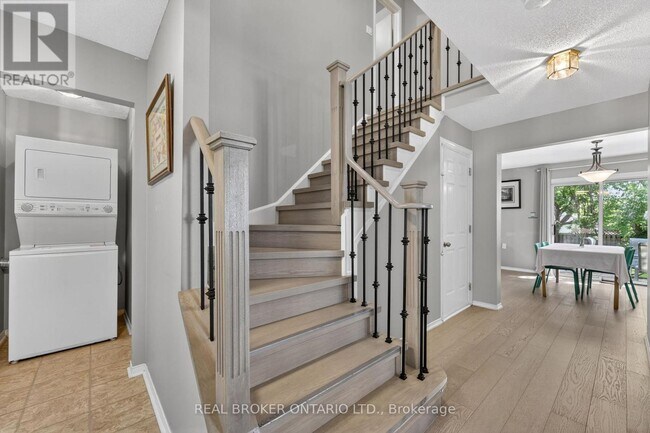 Photo - 1895 Applewood Ave