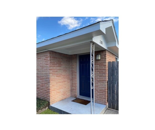 Photo - 2303 Blodgett St