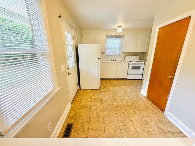 Photo - 1642 Oak St