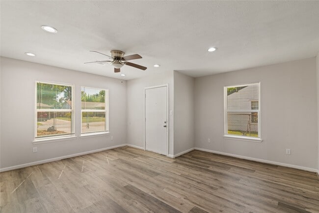 Photo - 5405 Chennault Rd
