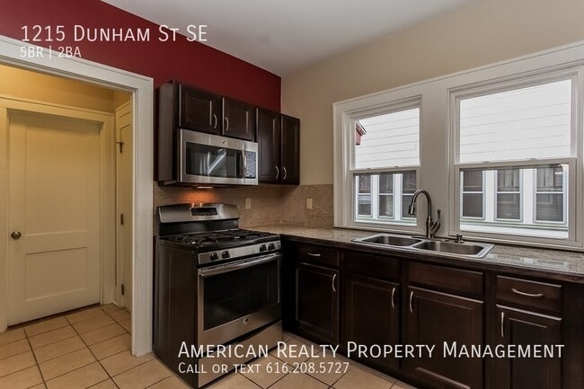 Photo - 1215 Dunham St SE