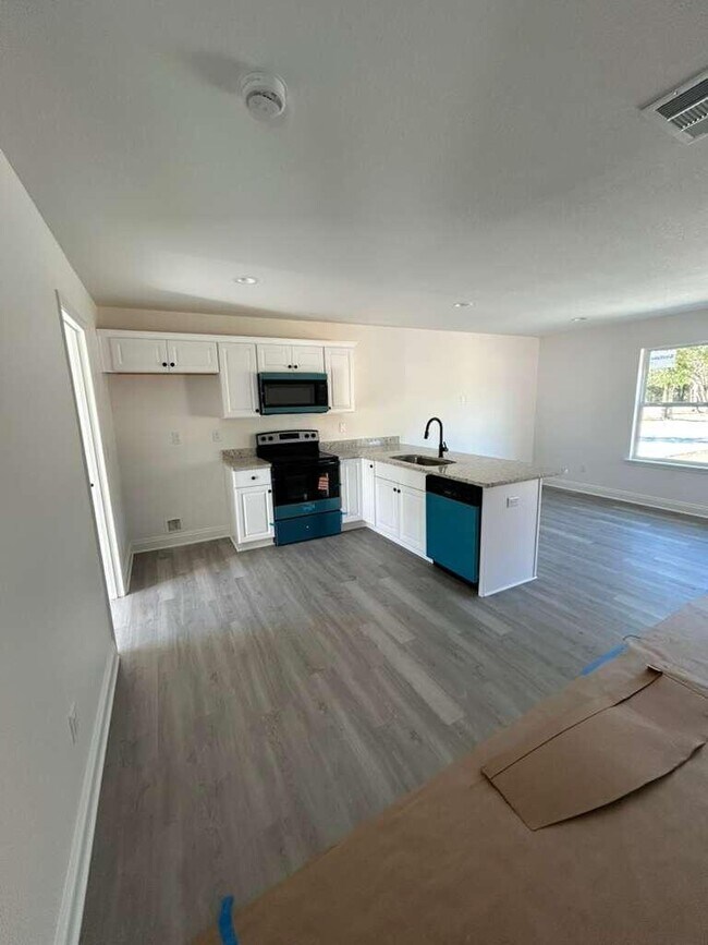 Photo - 32 Constitution Ave