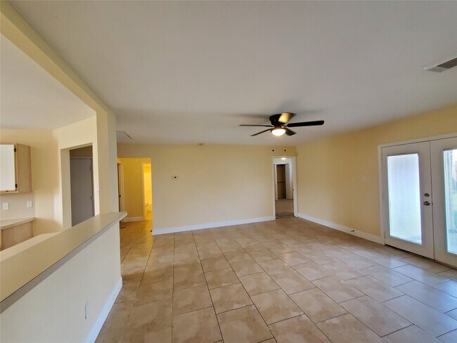 Photo - 1413 Bridle Path