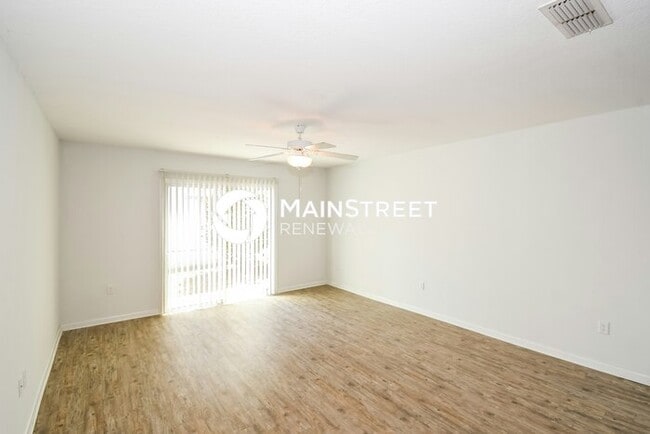 Photo - 3 Bedroom Pet-Friendly Home in Jacksonville, FL with Main Street Renewal