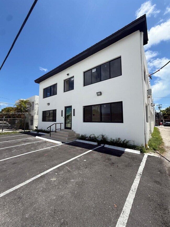 Photo - 2436 SW 7th St Unit 9