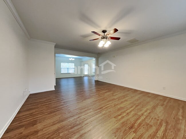 Photo - 201 Flanders Dr