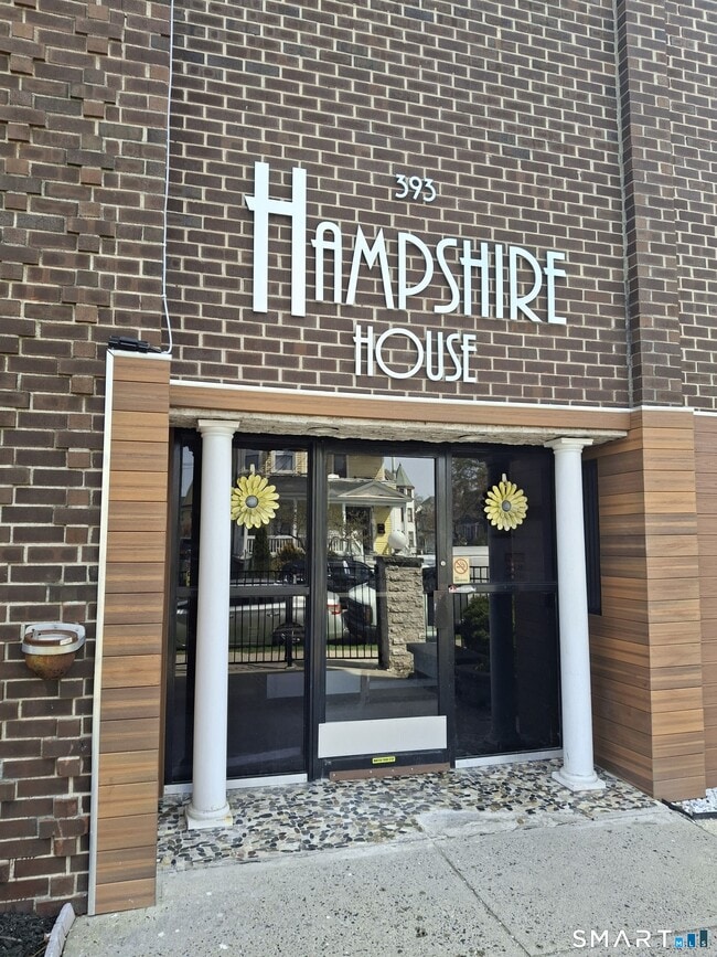 Building Photo - 393 Laurel Ave Unit 305