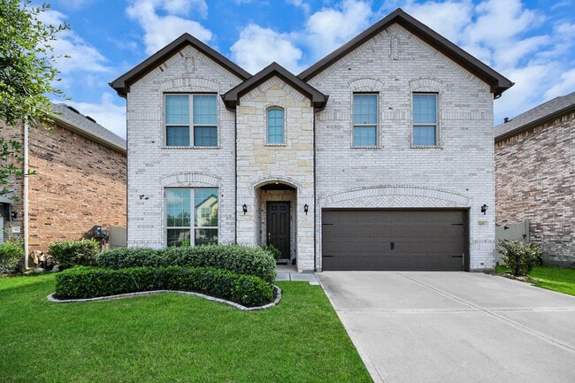 Building Photo - 606 Round Lake Dr